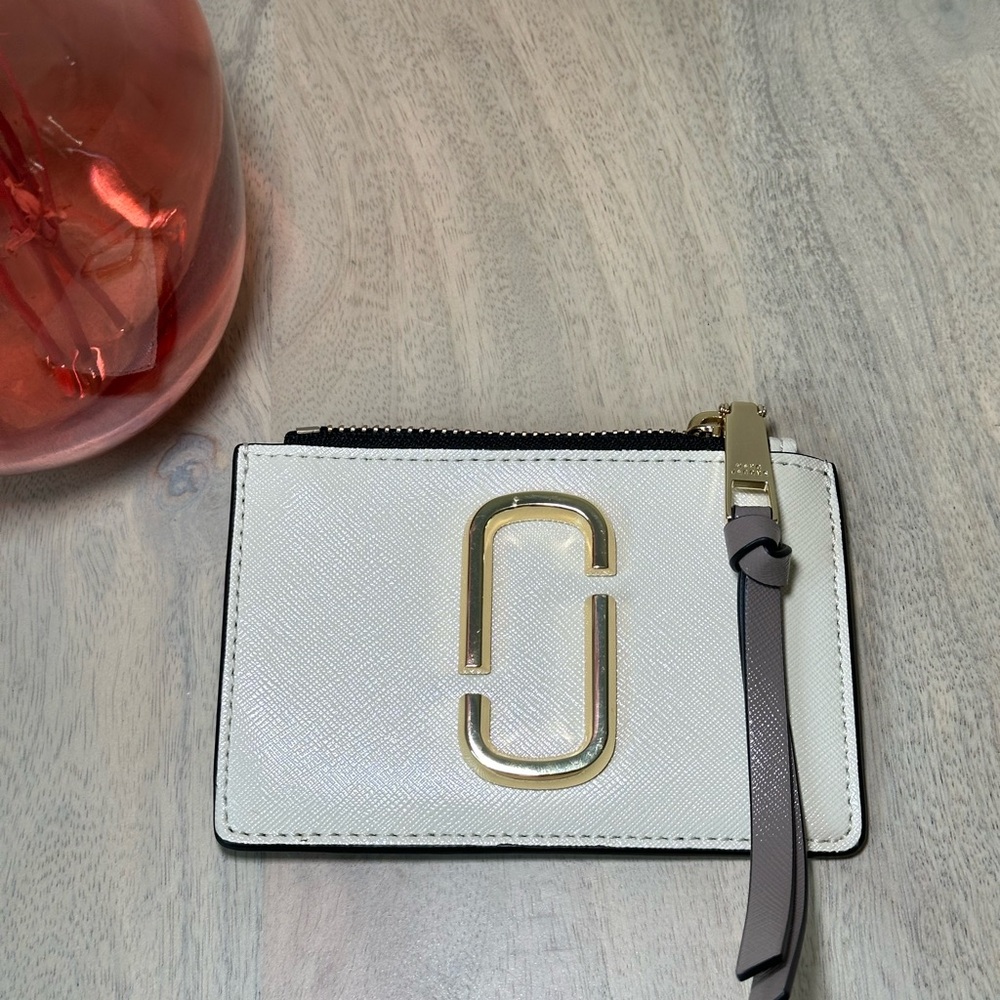 SOLD-MARC JACOBS Snapshot Cardholder – Ivory & Gold